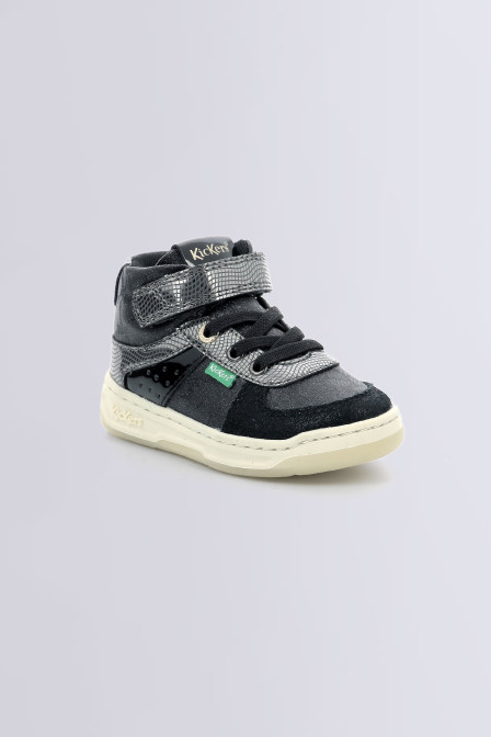 Kick Alien - Hohe Sneaker in schwarz glänzend für Mädchen - Kickers © Offizielle Website Kick Alien - Hohe Sneaker in schwarz glänzend für Mädchen - Kickers © Offizielle Website