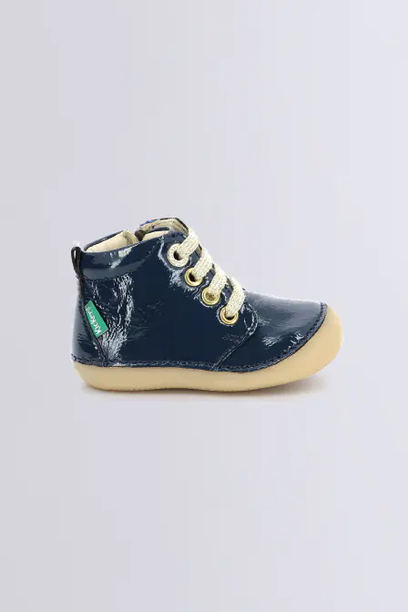 Sonizip - Bottillons bleu vernis pour fille - Kickers © Site Officiel