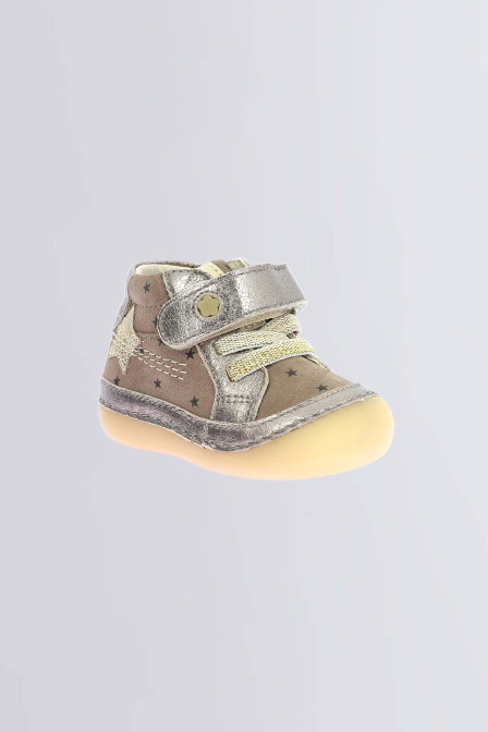 Sokistic - Botines marrones para niño - Kickers © Página oficial