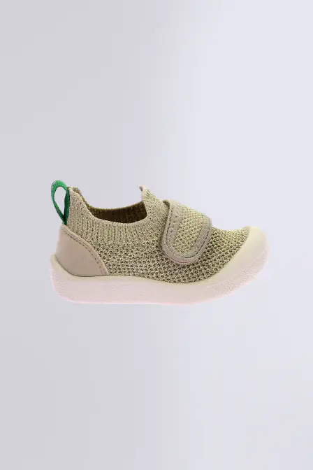 Kitoukro - Chaussons beige et champagne pour fille et garçon - Kickers © Site Officiel