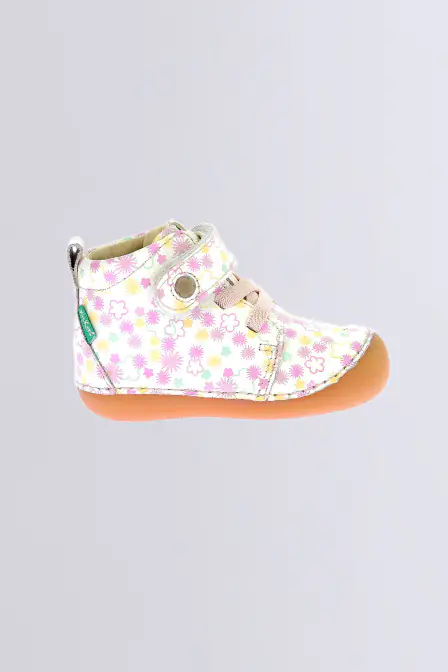 Sonizikro - Botines blanco para niña - Kickers © Página oficial